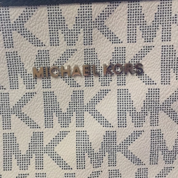 MICHAEL KORS CARRYALL MEDIUM TOTE BAG - Picture 3 of 11